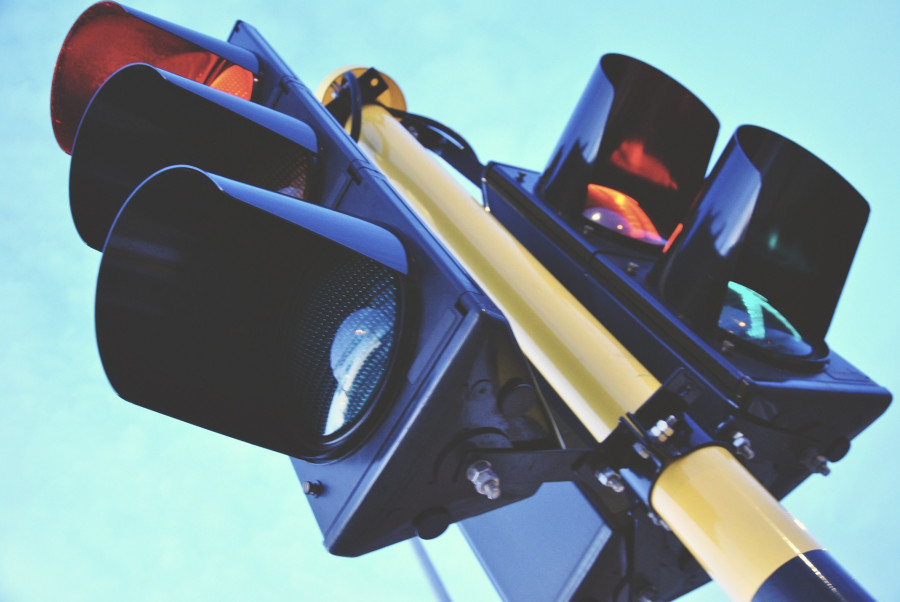 traffic-light-1360645_1920