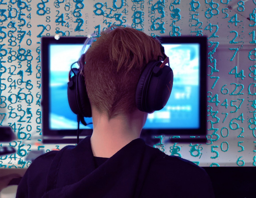 gamer-5979004_1280