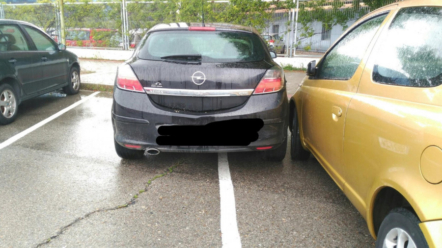 carros mal estacionados