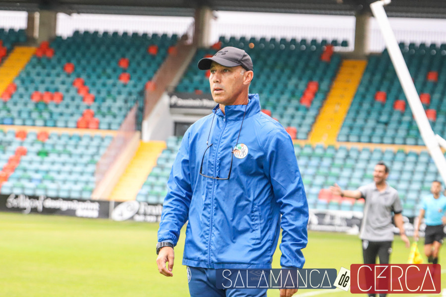 Entrenador Salamanca UDS vs  Gimnástica Segoviana CF 17 10 2021 (0 0) 9