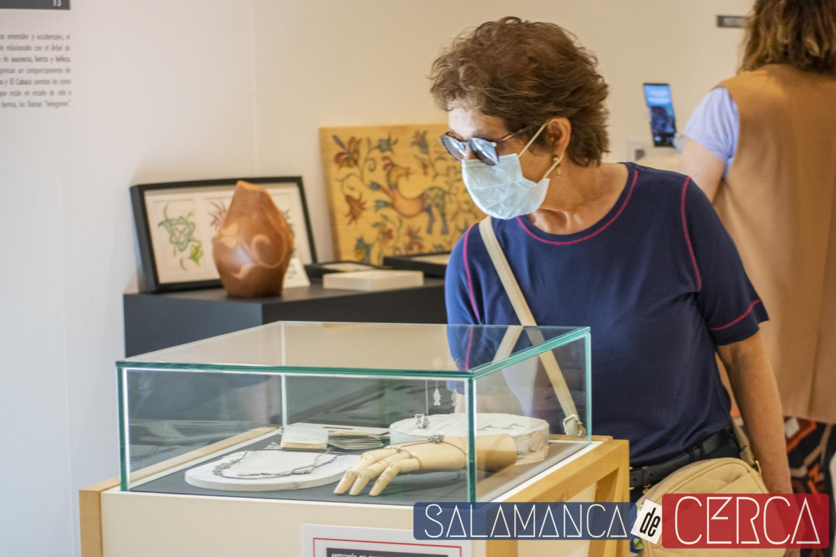 Inauguración de la exposición 'Cultura de Moda. Artesanía del Bordado Serrano'. 4