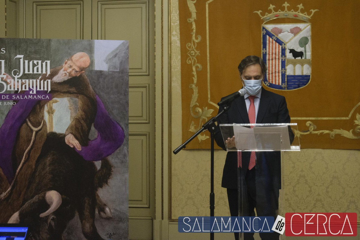 El alcalde de Salamanca, Carlos García Carbayo, presenta el programa y el cartel de las fiestas de San Juan  2