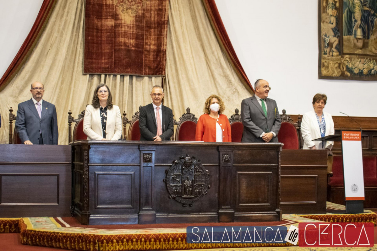 El rector, Ricardo Rivero, preside el acto de entrega de los premios `María de Maeztu´ y `Gloria Begué´  2