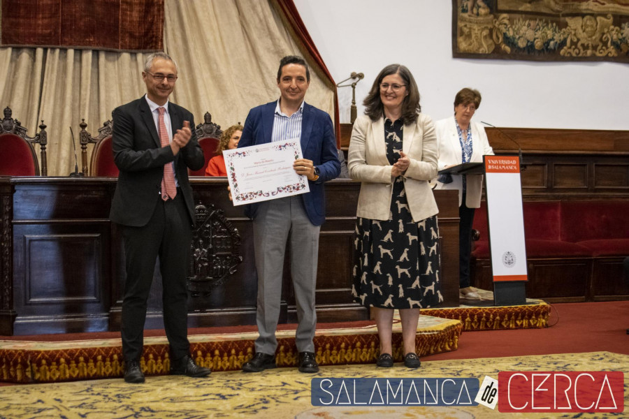 El rector, Ricardo Rivero, preside el acto de entrega de los premios `María de Maeztu´ y `Gloria Begué´  3