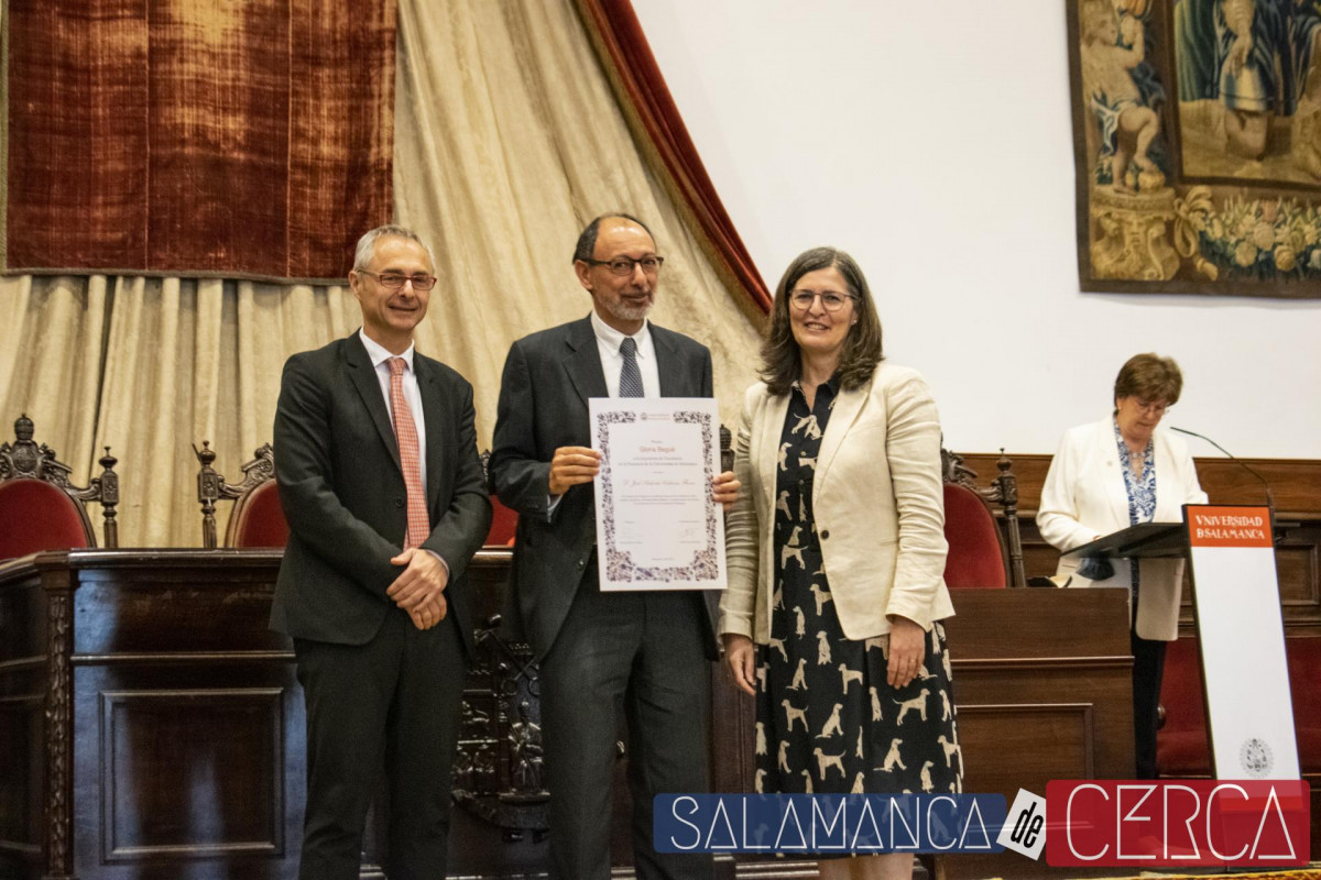 El rector, Ricardo Rivero, preside el acto de entrega de los premios `María de Maeztu´ y `Gloria Begué´  4