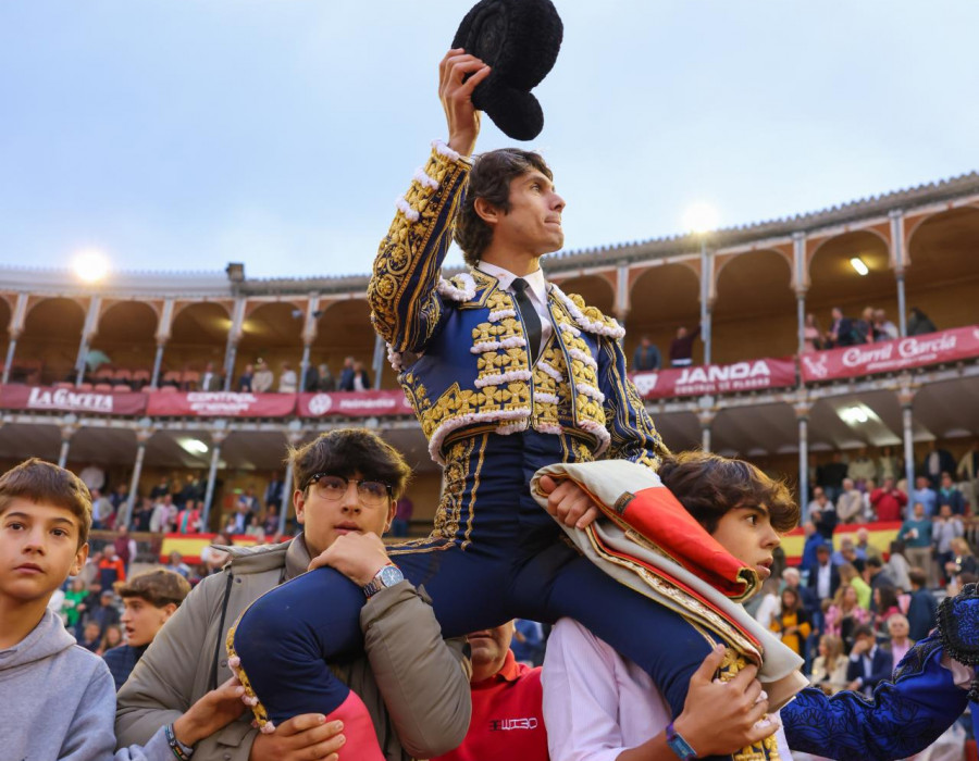 Corrida JM Manzanares, Sebastian Castella y Tomas RufoToros 16 09 23 294