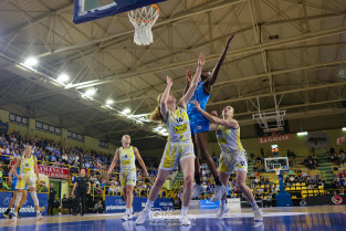 25 11 2023 Perfumerias avenida vs Cadi La Seu F 0247